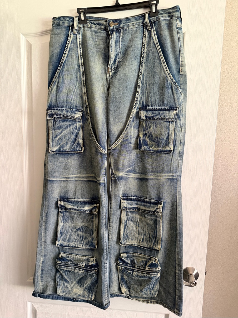 Light Wash Cargo Pocket Wide Leg Jeans